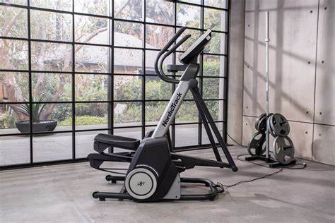 NordicTrack FreeStride Trainer FS14i Elliptical (2024)